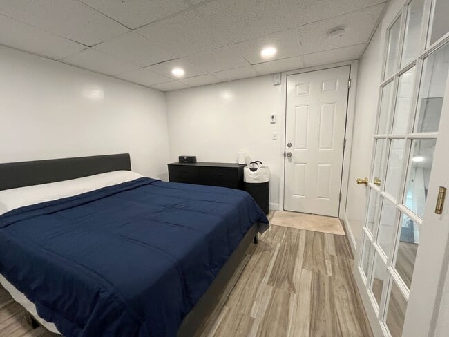 Building Photo - 376 Riverway