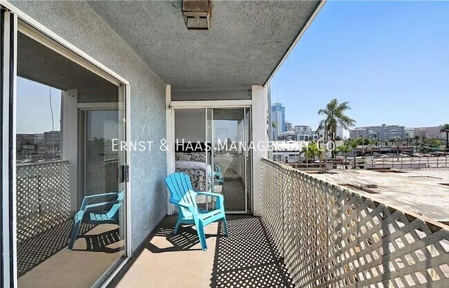 Building Photo - 955 E 3rd St