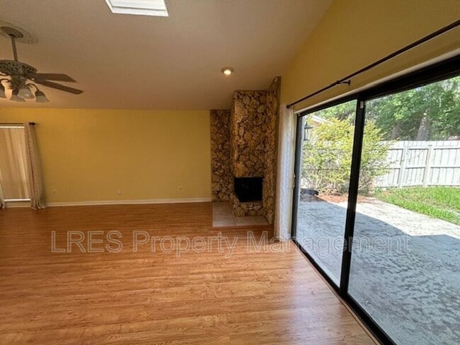 Building Photo - 1444 Forest Hills Dr
