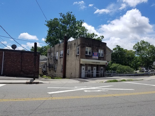 Building Photo - 70 Wanaque Ave