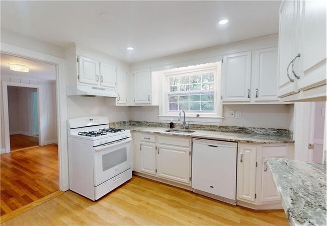 Building Photo - 33 Jackson St