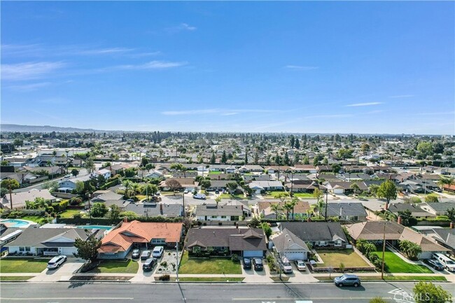 Building Photo - 214 W Borromeo Ave