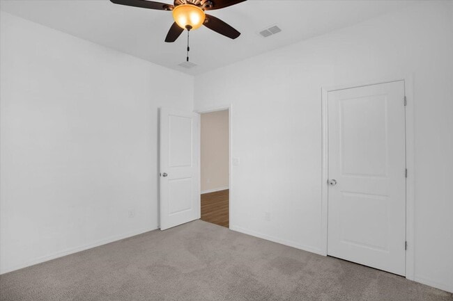 Building Photo - 591 Steerview St