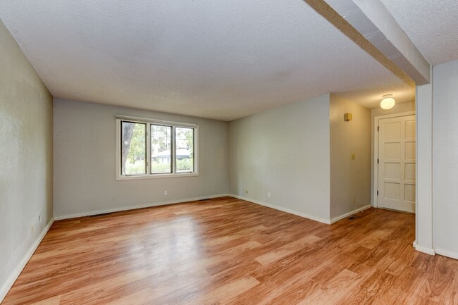 Building Photo - 840 North St