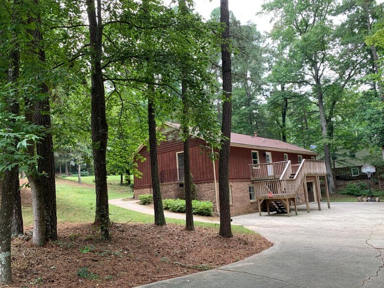 Building Photo - 421 Constitution Dr