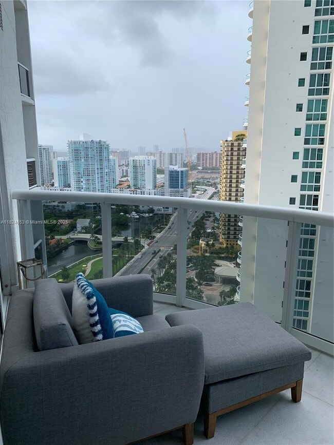 Building Photo - 16001 Collins Ave