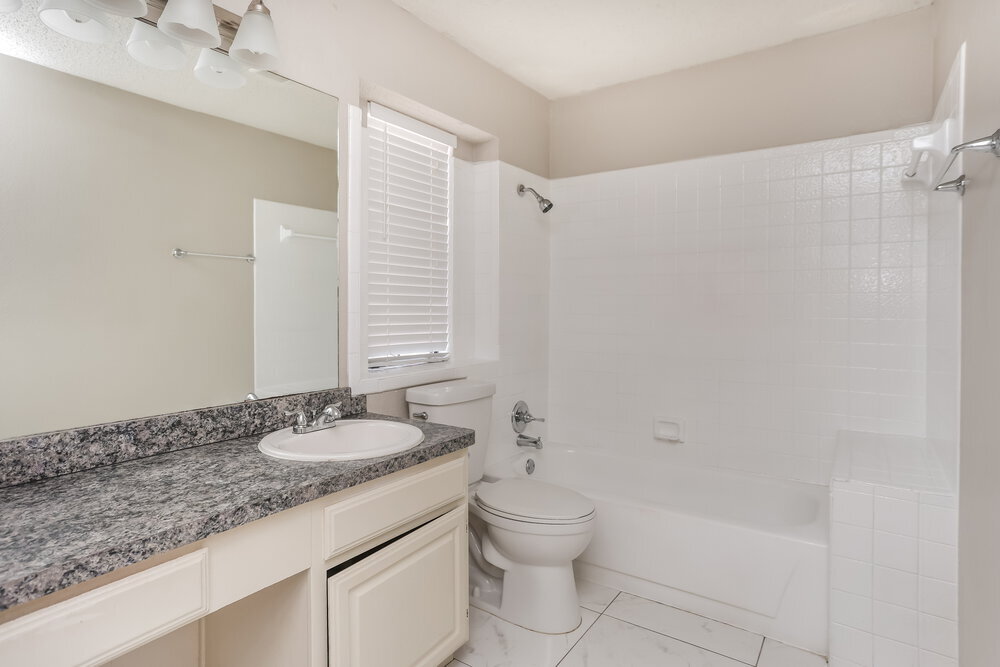 Building Photo - 6001 Farmingdale Dr