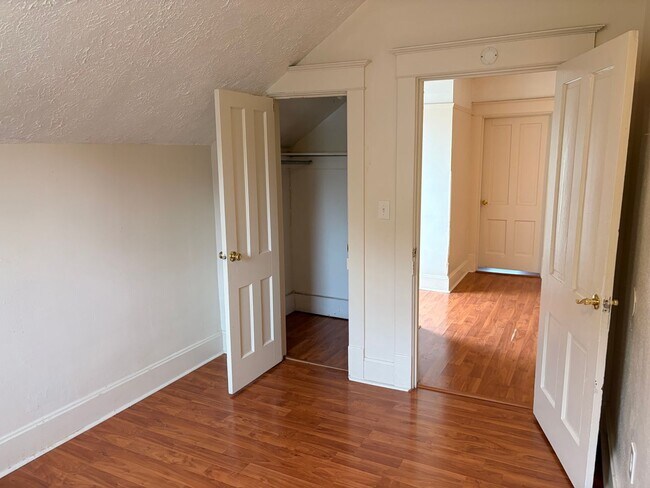 Building Photo - 2-Story 4 Bed/2 Bath Home with Basement & W/D