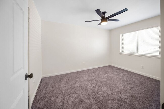 Building Photo - 5206 Vagas Dr