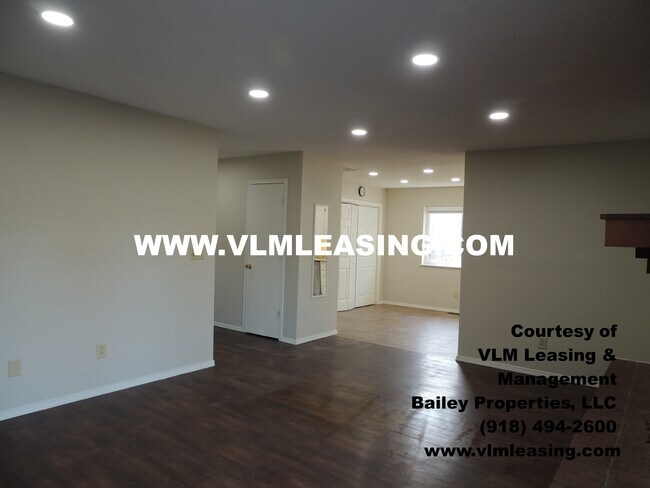 Building Photo - 404 W Vicksburg St
