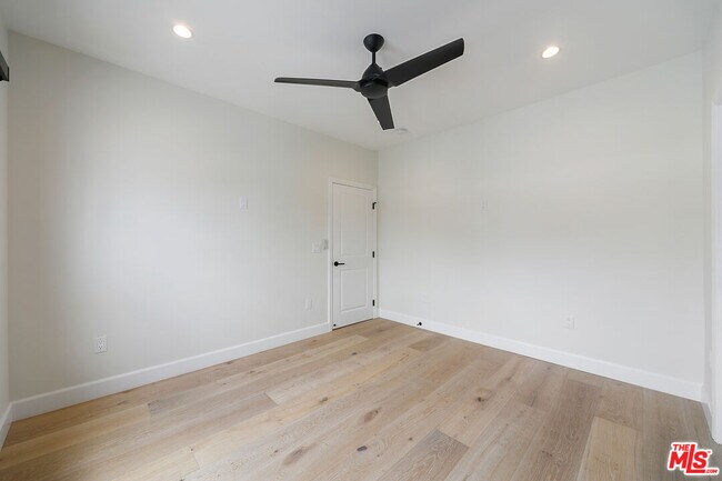 Building Photo - 458 N Sierra Bonita Ave