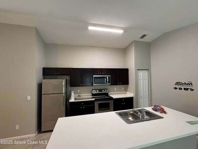 Building Photo - 3925 SW Laffite St