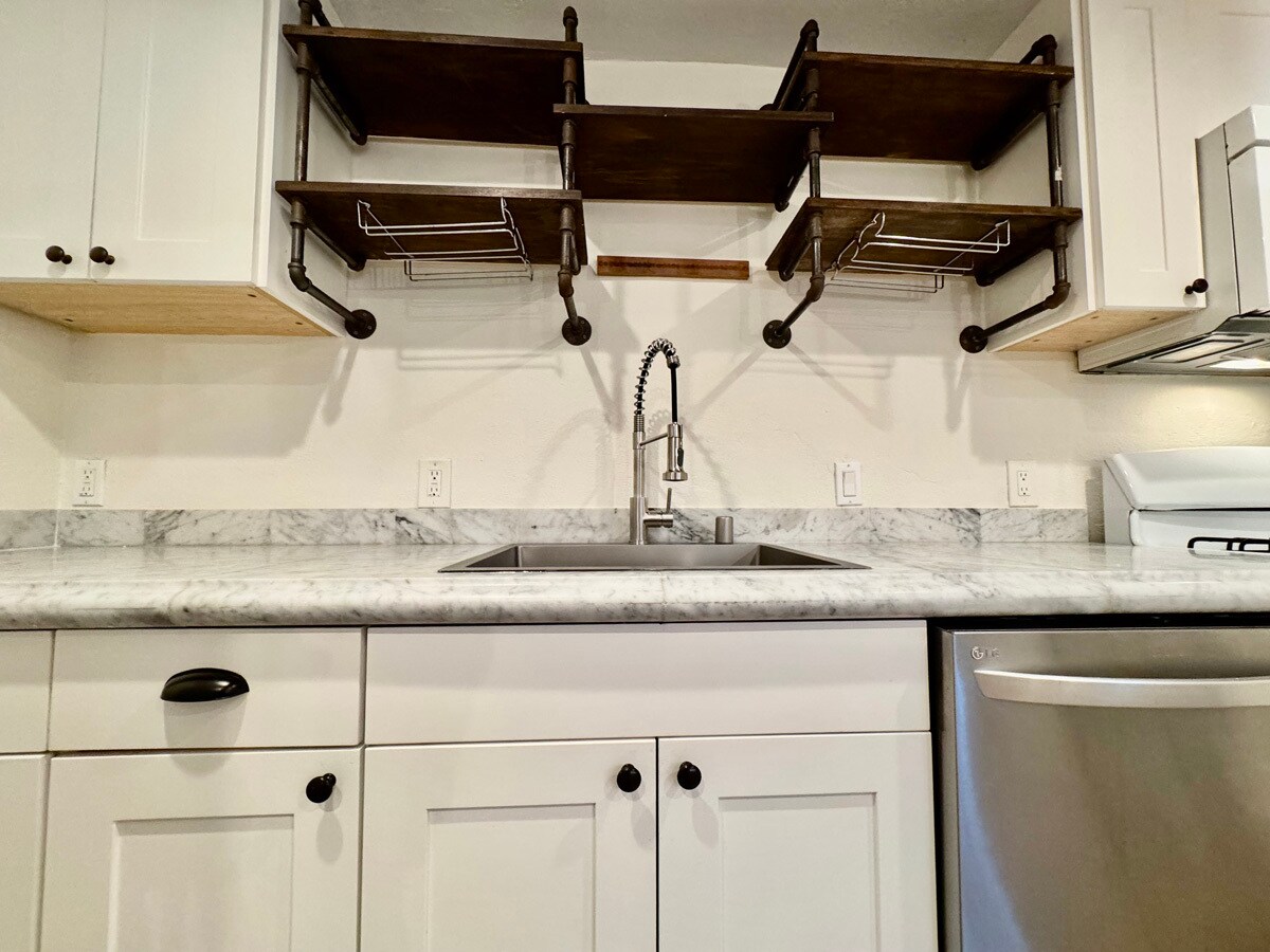 Building Photo - 1054 24th St