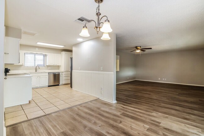 Building Photo - 6643 E Decatur St