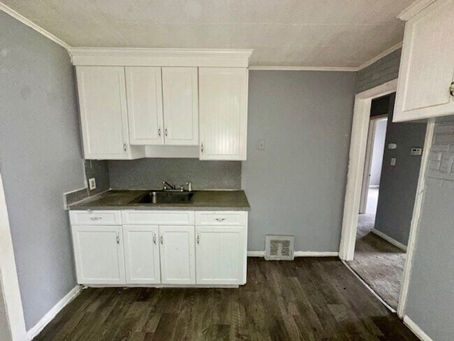 Building Photo - 3 Bedroom 1 Bathroom House For lease Welco...