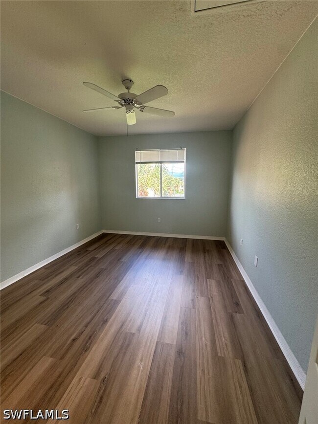 Building Photo - 6400 Aragon Way