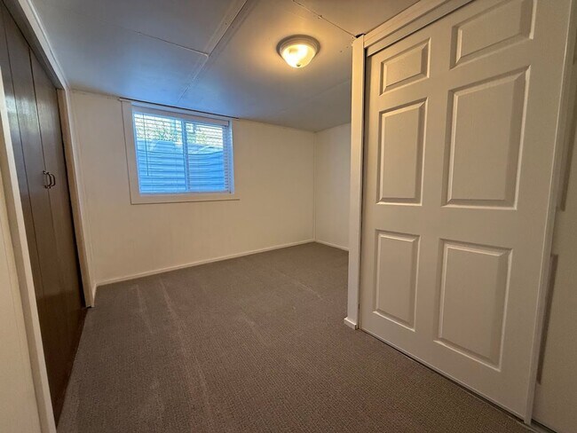 Building Photo - Audubon-Downriver Neighborhood 4 bedroom, 1 bath corner lot with large, fenced yard