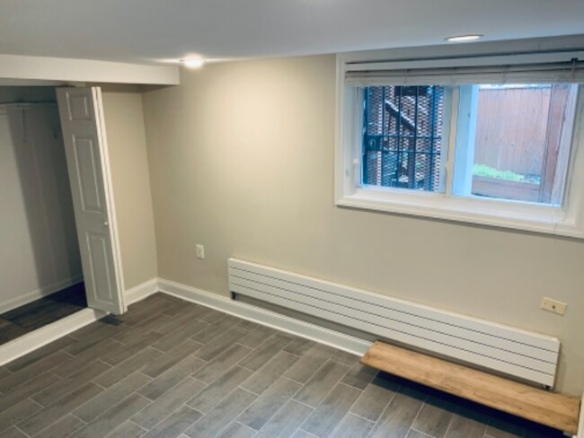 Building Photo - 2807 Ontario Rd NW