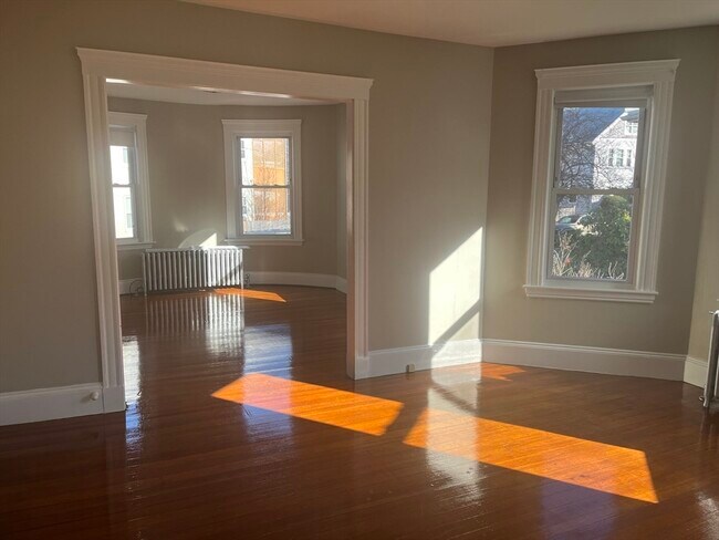 Building Photo - 25 Bradwood St