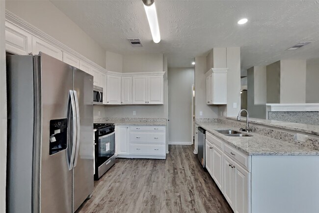 Building Photo - 16935 Valley Palms Dr