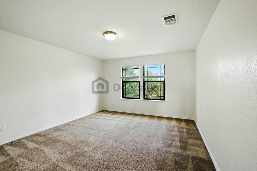 Building Photo - 920 Water Hyacinth Loop