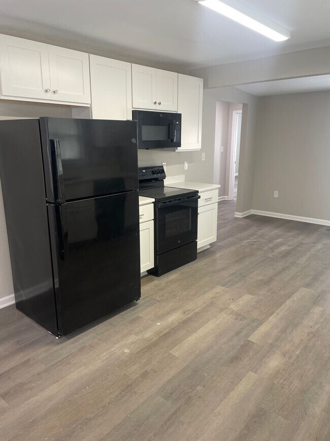 Building Photo - 1542 24th St NE