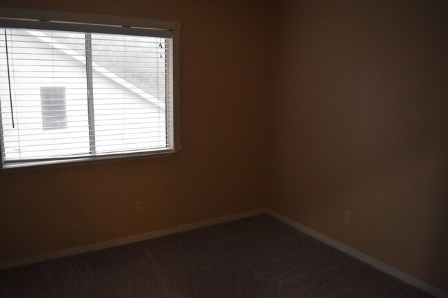 Building Photo - 924 Christy Ct