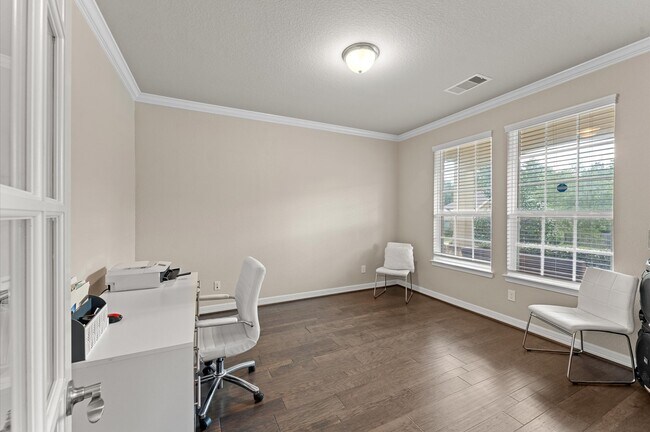 Building Photo - 2018 Brookmont Dr
