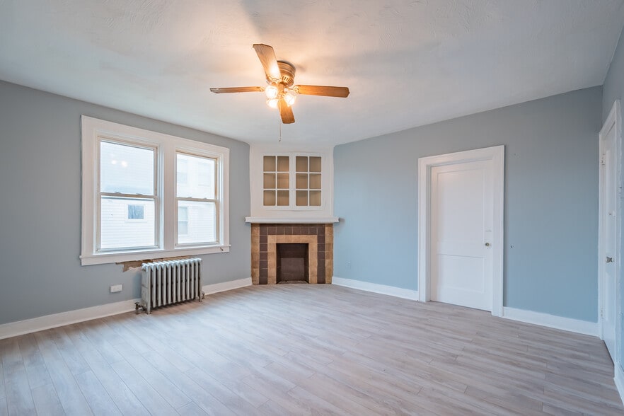 Building Photo - 2114 Bedford Ave