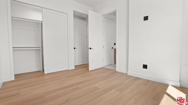 Building Photo - 10844 Peach Grove St