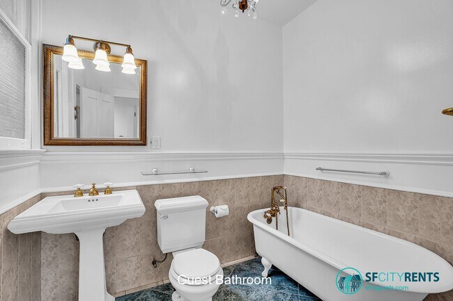 Building Photo - Sun-filled Presidio Heights Residence w/ Private Deck, Hot Tub & Garage Parking