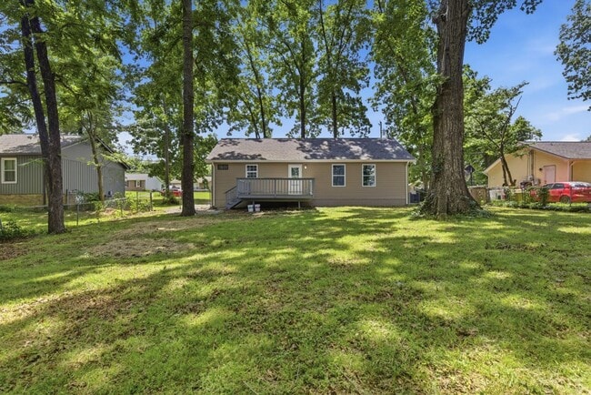 Building Photo - Fully Renovated and Move-In Ready Rental!