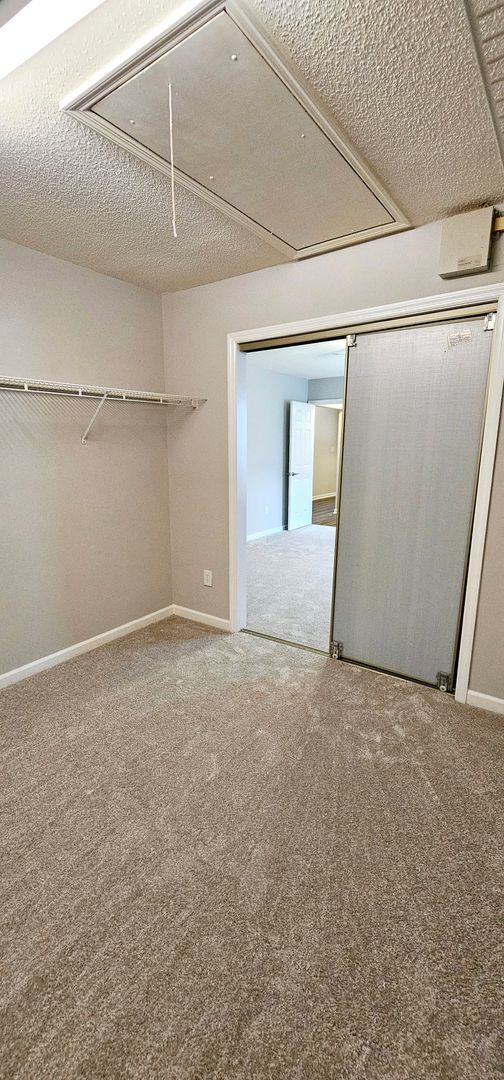 Building Photo - Spacious 2-Bed, 2-Bath Home with Modern Co...