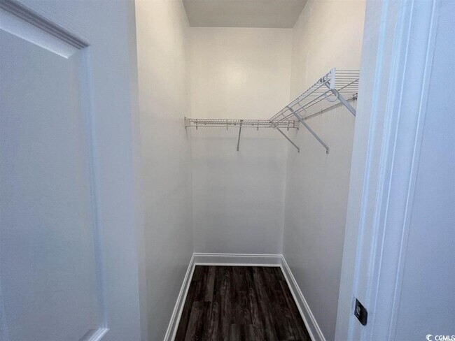 Building Photo - 2057 Silvercrest Dr