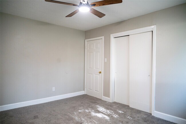 Building Photo - 5502 Elm Tree Dr