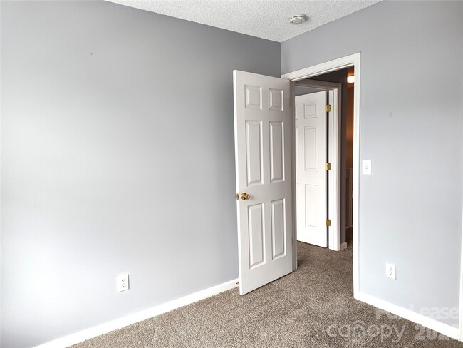 Building Photo - 14934 Deshler Ct