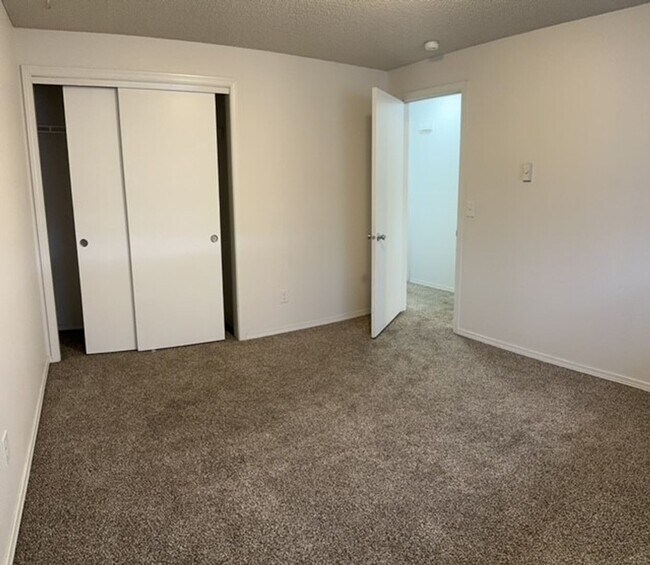 Building Photo - 1343