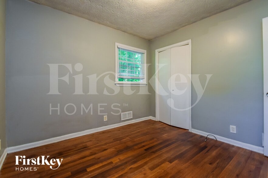 Building Photo - 595 Sheppard Rd