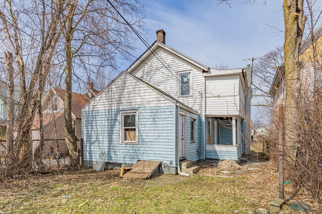 Building Photo - 383 Champlain St