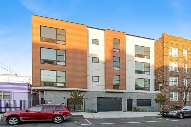 Building Photo - 304 61st St