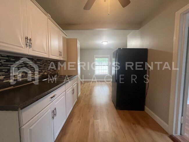 Building Photo - Home for rent in Birmingham! Coming Soon!