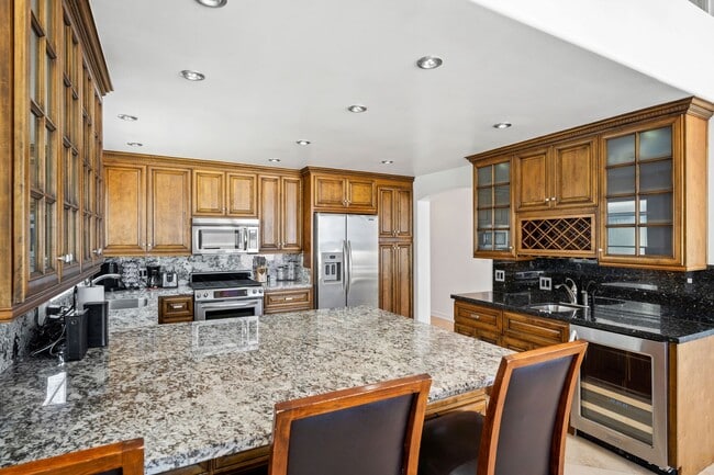 Building Photo - 3525 Ocean Dr