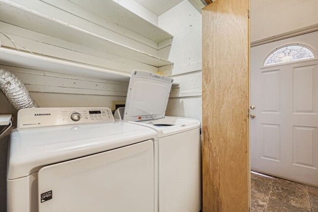 Building Photo - 345 N Chipmunk Cir