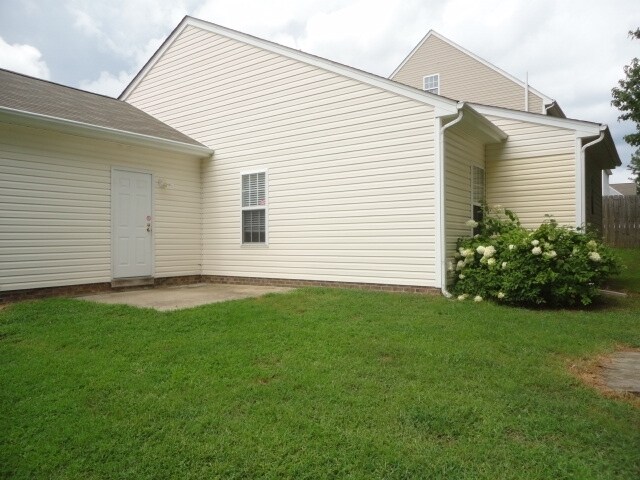 Building Photo - 3700 Cashew Dr