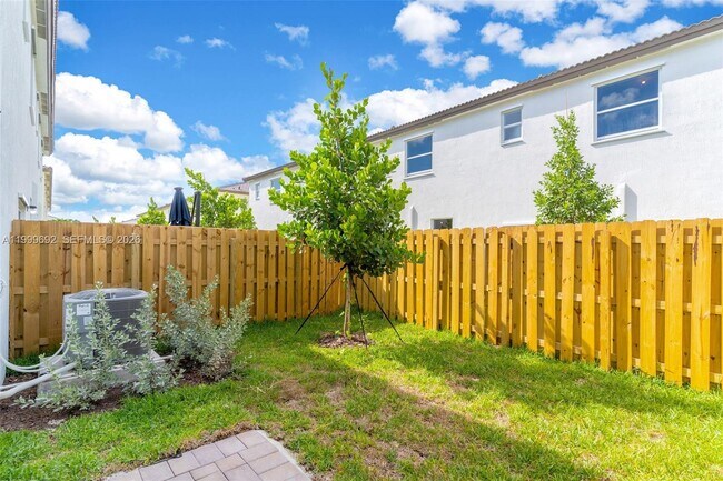 Building Photo - 2661 SE 28th St