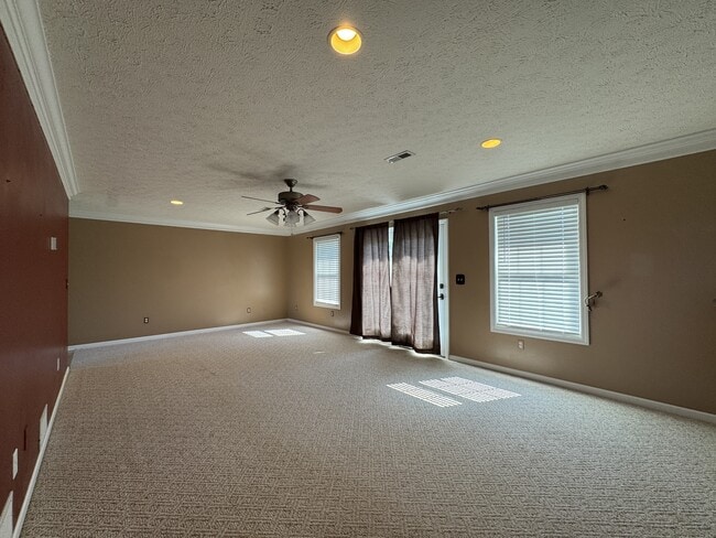 Building Photo - 36 Bayley Dr
