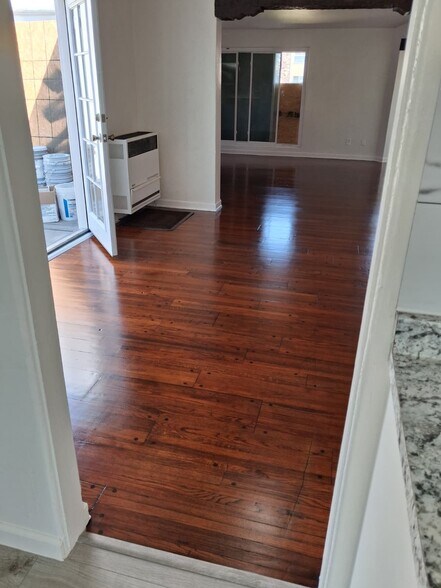 Building Photo - 626 Emory St