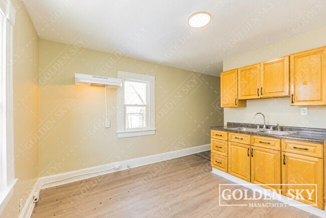 Building Photo - 900 1/2 West Main Street - NA