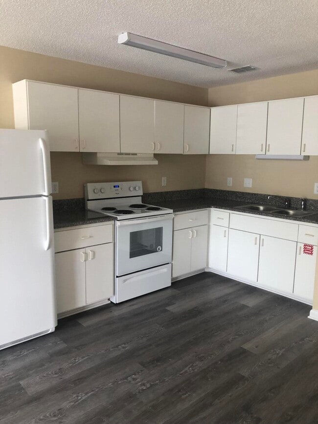 Building Photo - 502 Channel Marker St