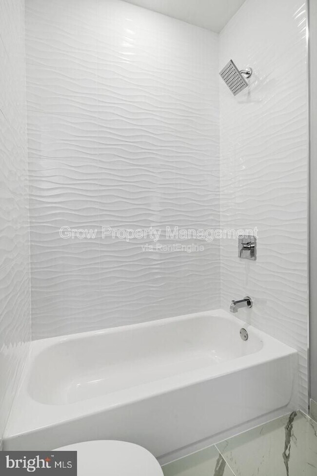 Building Photo - 1904 E York St